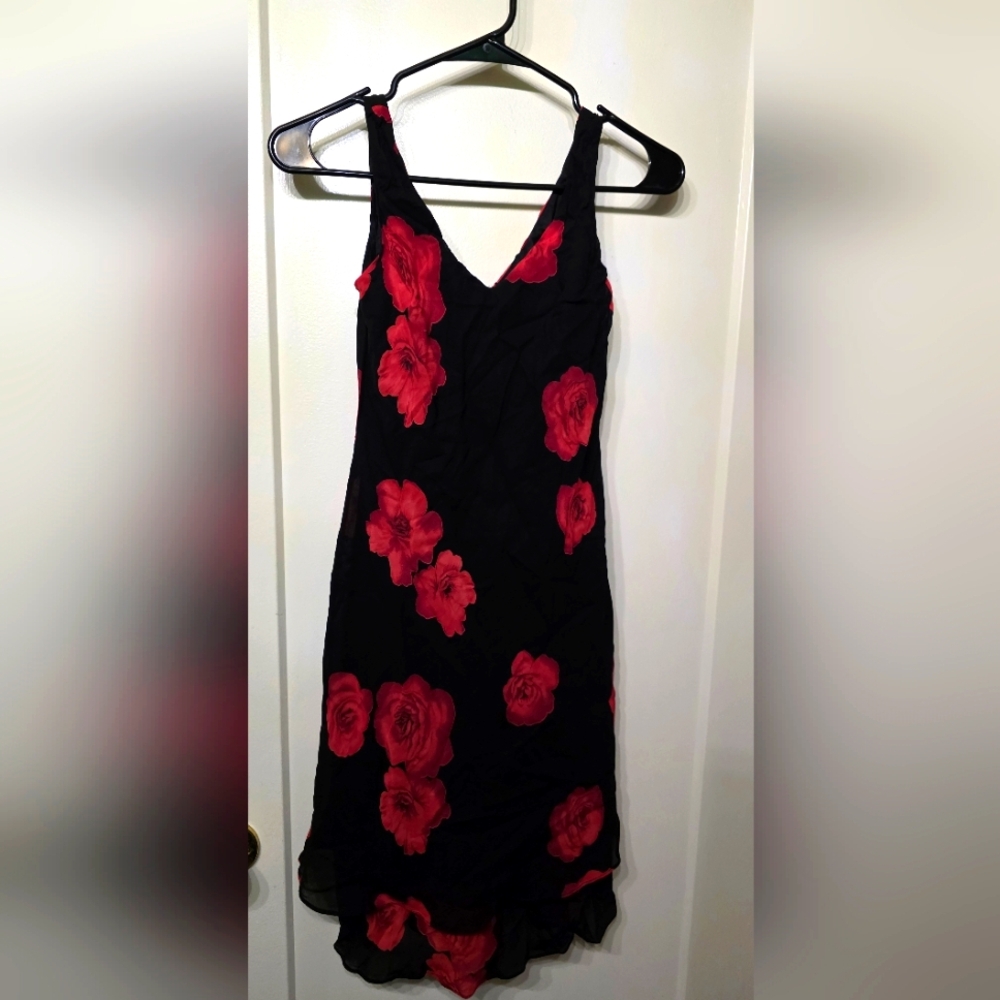 Jones Ny Black Dress with Red Floral Pattern 2petite